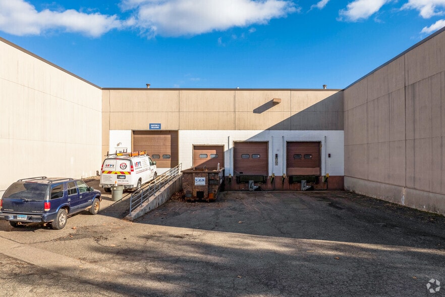 151 Batson Dr, Manchester, CT for sale - Building Photo - Image 3 of 20