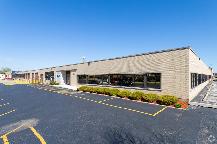 3600-3690 W Pratt Ave, Lincolnwood, IL à louer - Photo du bâtiment - Image 2 de 6