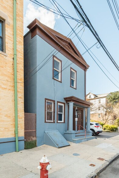 540-542 N High St, Mount, Mount Vernon, NY à vendre - Photo du bâtiment - Image 3 de 5