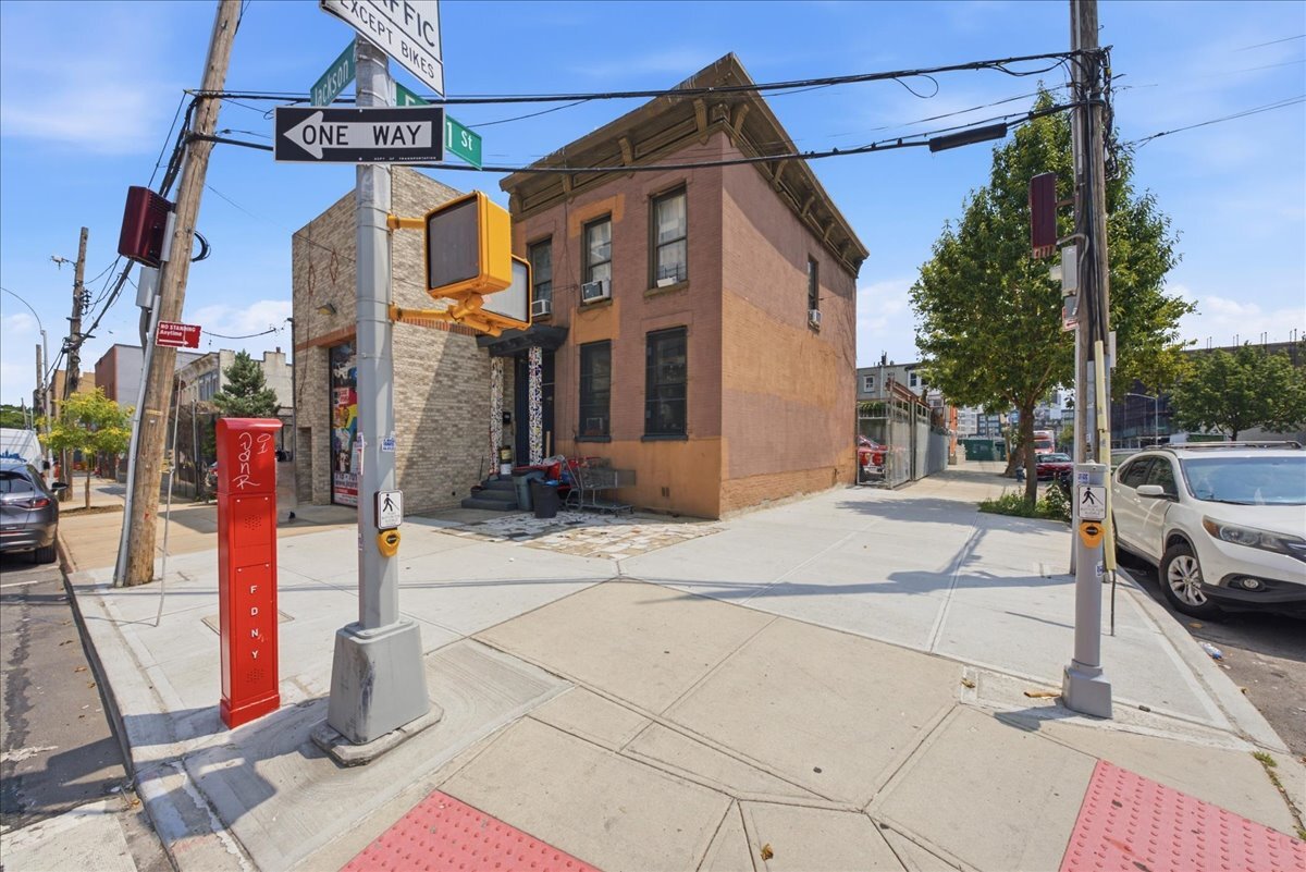 320 Jackson Ave, Bronx, NY à vendre Photo principale- Image 1 de 11