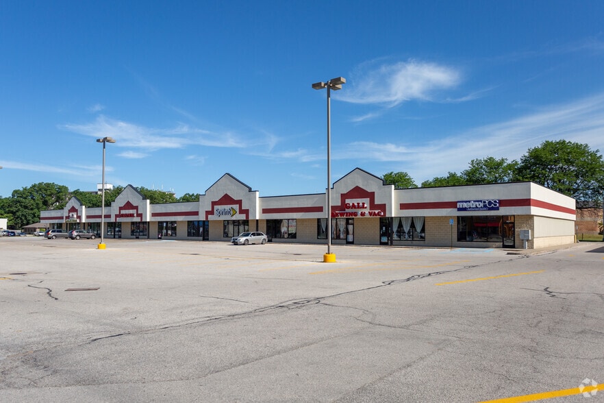 1930 E Apple Ave, Muskegon, MI for lease - Primary Photo - Image 2 of 9