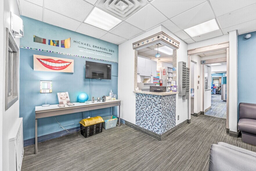 2053 E 16th St, Brooklyn, NY à vendre - Photo du bâtiment - Image 3 de 18