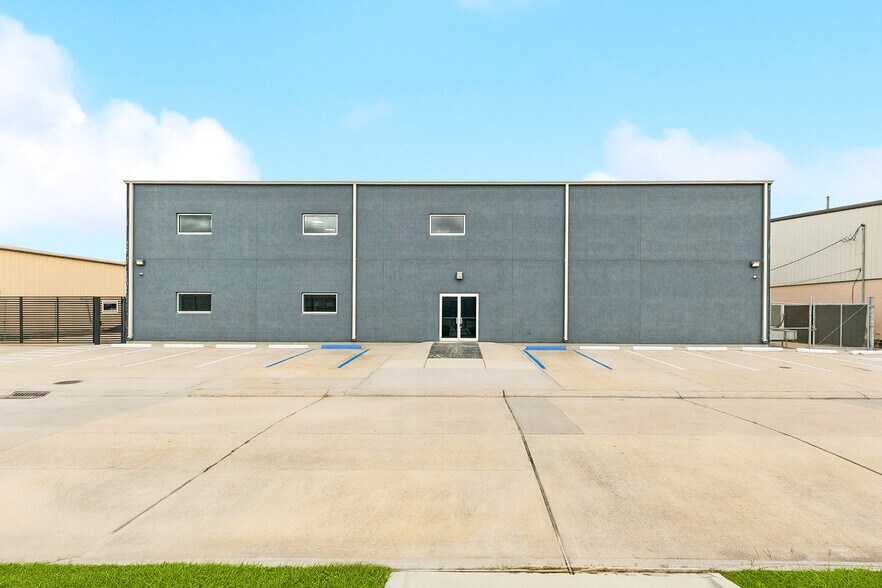 8411 Parc Pl, Chalmette, LA à vendre - Photo du bâtiment - Image 2 de 57