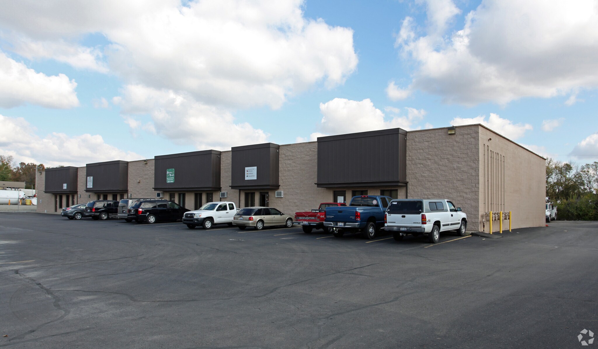 3554-3570 Intercity Dr, Dayton, OH for lease Primary Photo- Image 1 of 6