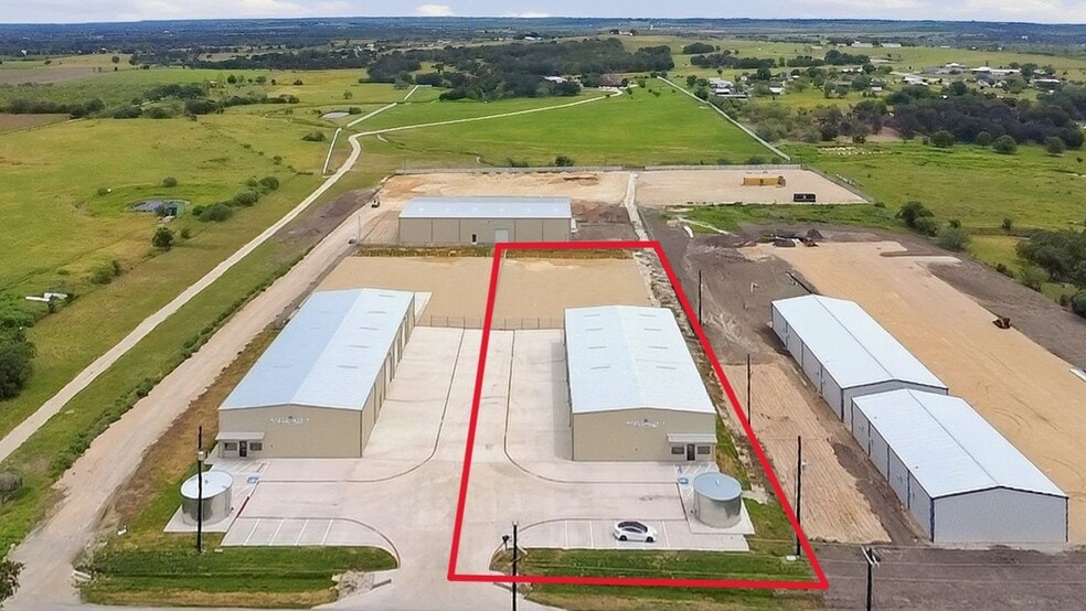 764 Soechting Rd, New Braunfels, TX à louer - Photo du bâtiment - Image 2 de 25