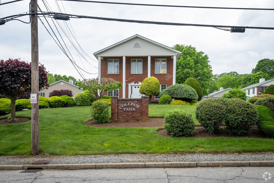 33 College Hill Rd, Warwick, RI for lease - Building Photo - Image 2 of 6