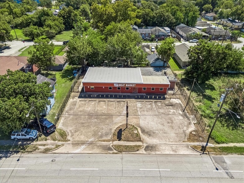 2206 Lockwood Dr, Houston, TX for sale - Primary Photo - Image 1 of 8