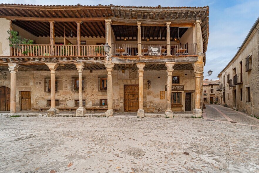 Plaza Mayor, Pedraza, Segovia for sale - Primary Photo - Image 1 of 30