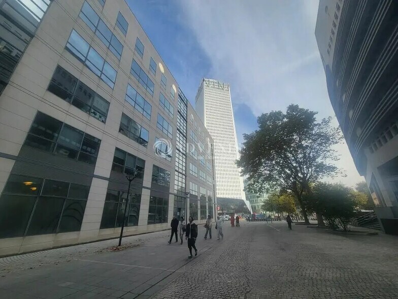 Office in Saint-Denis for lease - Building Photo - Image 1 of 10