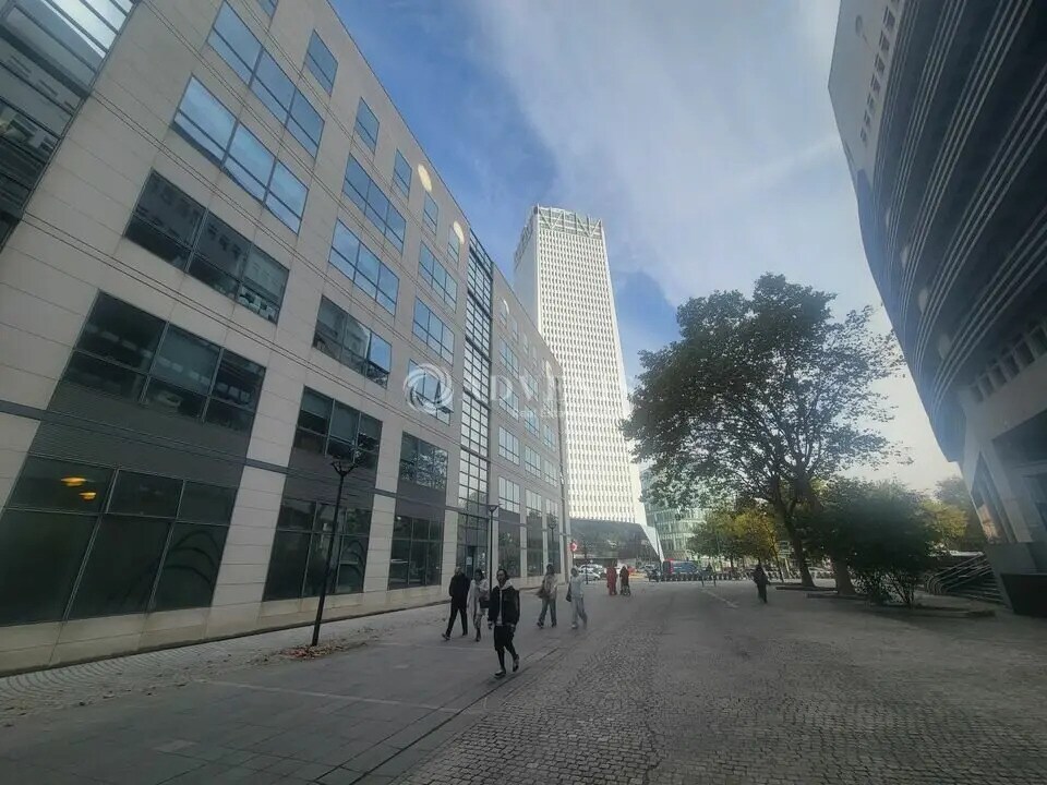 Office in Saint-Denis for lease Building Photo- Image 1 of 11