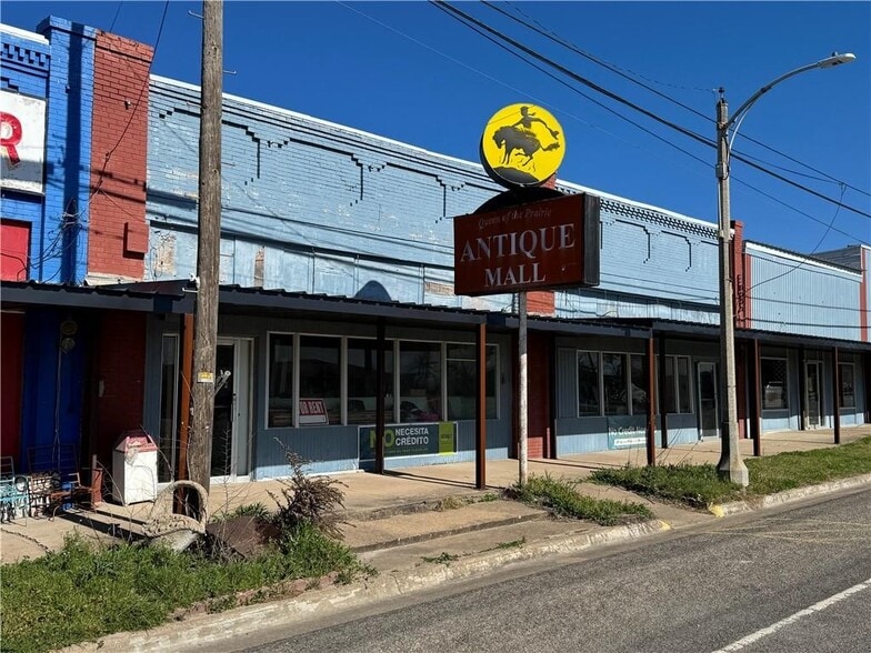 208 E Gassaway Ave, Lott, TX for sale - Building Photo - Image 2 of 6