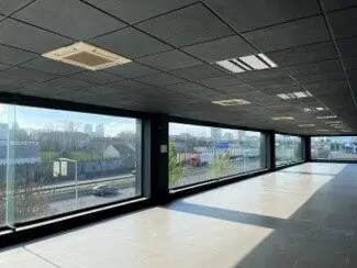 Bureau dans Nanterre à louer - Photo du bâtiment - Image 2 de 29