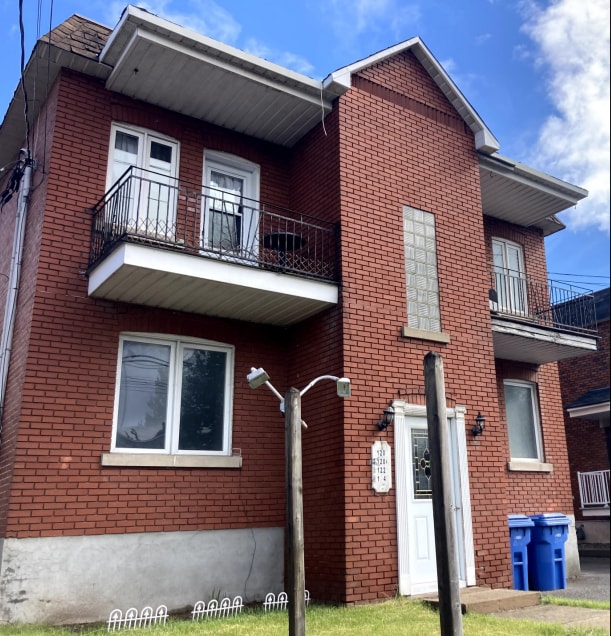 120 Rue De Martigny O, Saint-jerome, QC for sale Primary Photo- Image 1 of 1