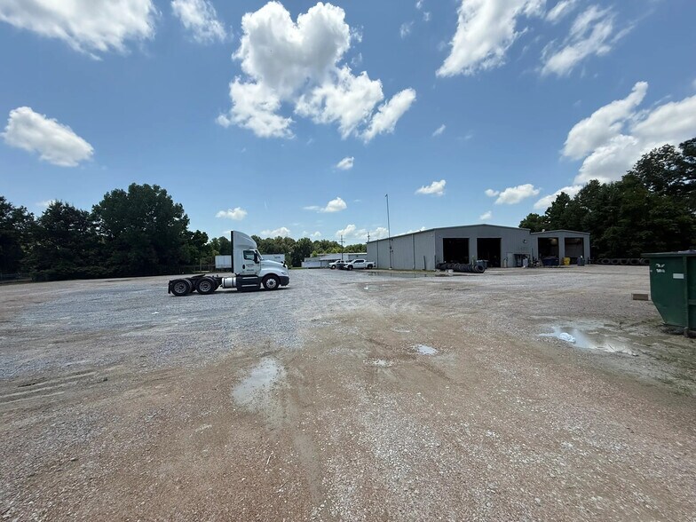 251 Yandell Ave, Canton, MS à vendre - Photo du bâtiment - Image 2 de 12