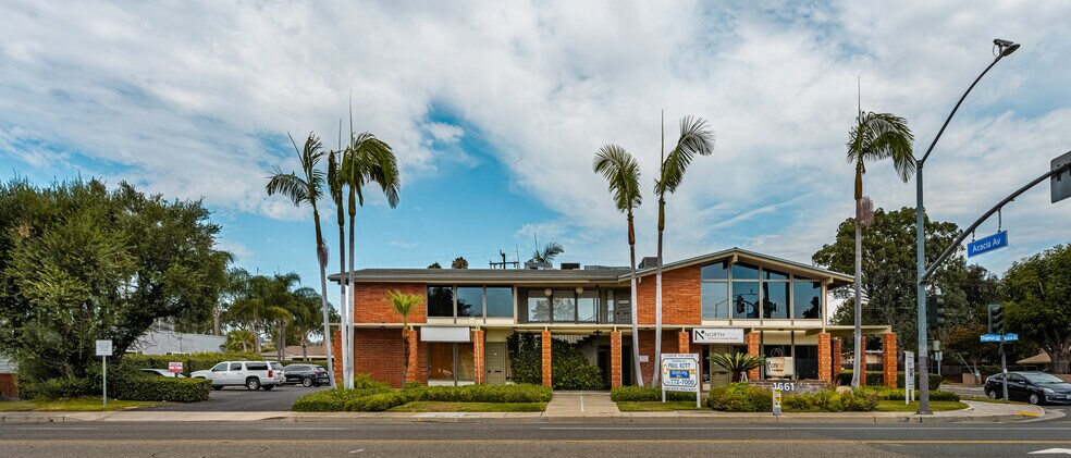 1661 E Chapman Ave, Fullerton, CA à vendre - Photo du bâtiment - Image 2 de 49