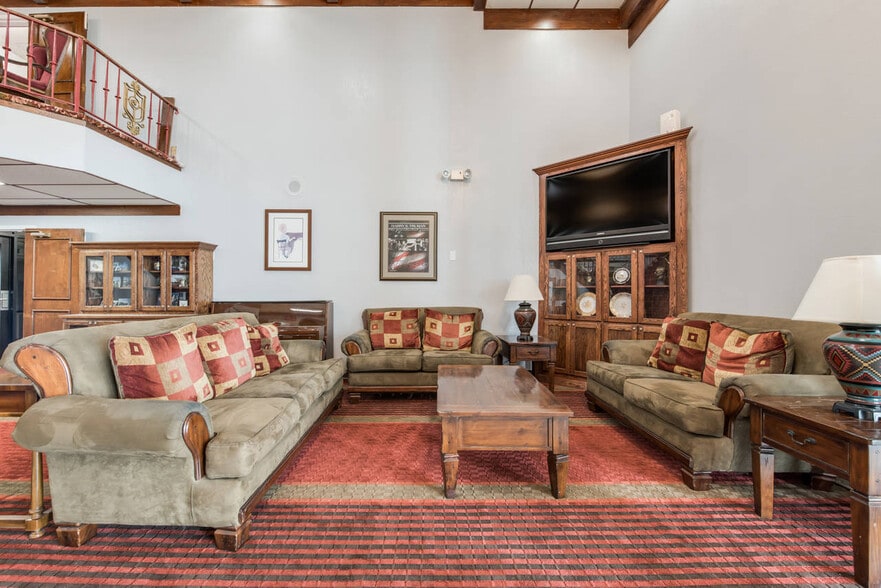 3501 W Broadway Blvd, Sedalia, MO for sale - Interior Photo - Image 3 of 15
