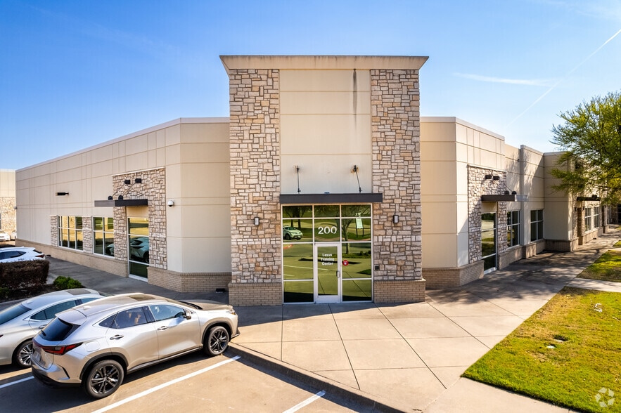 645 E State Highway 121, Coppell, TX à louer - Photo du bâtiment - Image 3 de 26