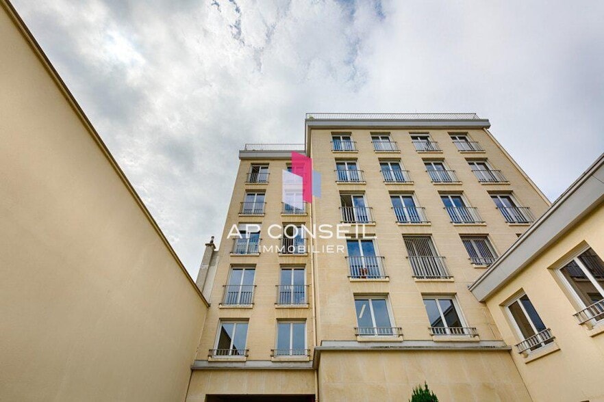 Office in Versailles for lease - Building Photo - Image 2 of 5