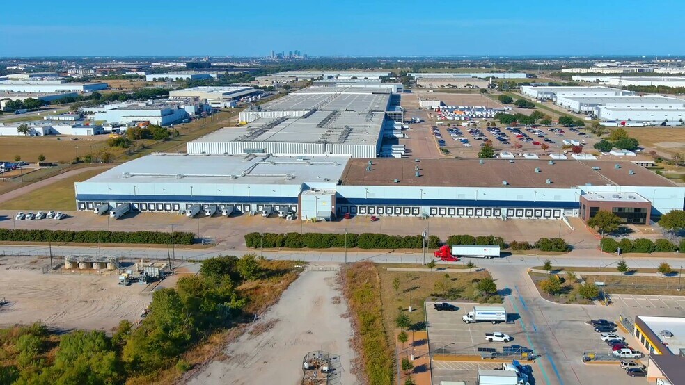 1201 John Burgess Dr, Fort Worth, TX à louer - Vidéo sur l’inscription commerciale - Image 2 de 3