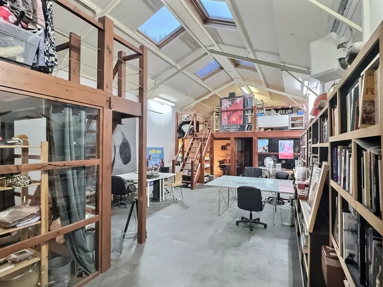 Office in Paris for lease - Interior Photo - Image 3 of 8