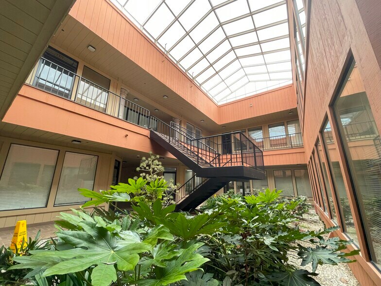 7080 Donlon Way, Dublin, CA à louer - Photo du bâtiment - Image 2 de 3