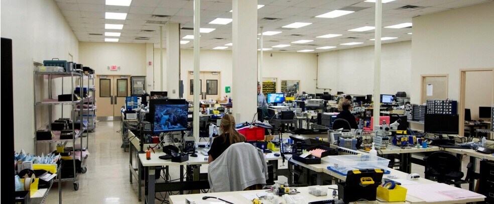 320 Oser Ave, Hauppauge, NY à vendre - Photo intérieure - Image 3 de 10