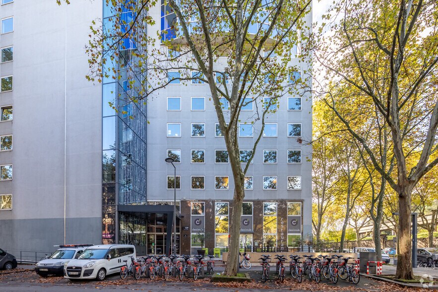 Office in Villeurbanne for lease - Building Photo - Image 3 of 3