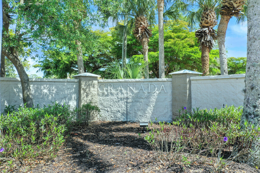 Multi-résidentiel dans Naples, FL à vendre - Photo du bâtiment - Image 1 de 1