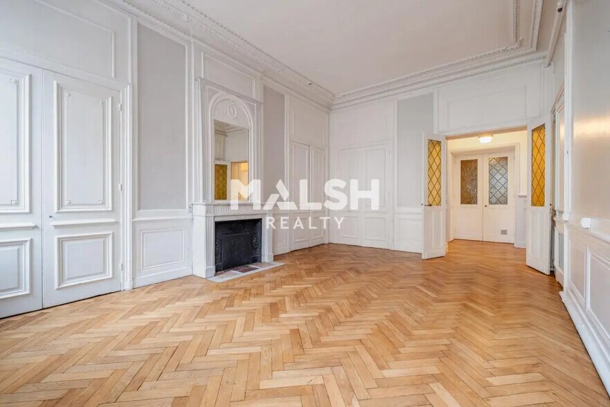 Office in Lyon for sale - Interior Photo - Image 2 of 10