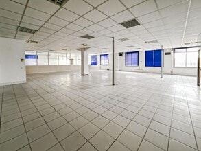 151 Boulevard Danielle Casanova, Marseille for lease Interior Photo- Image 1 of 14