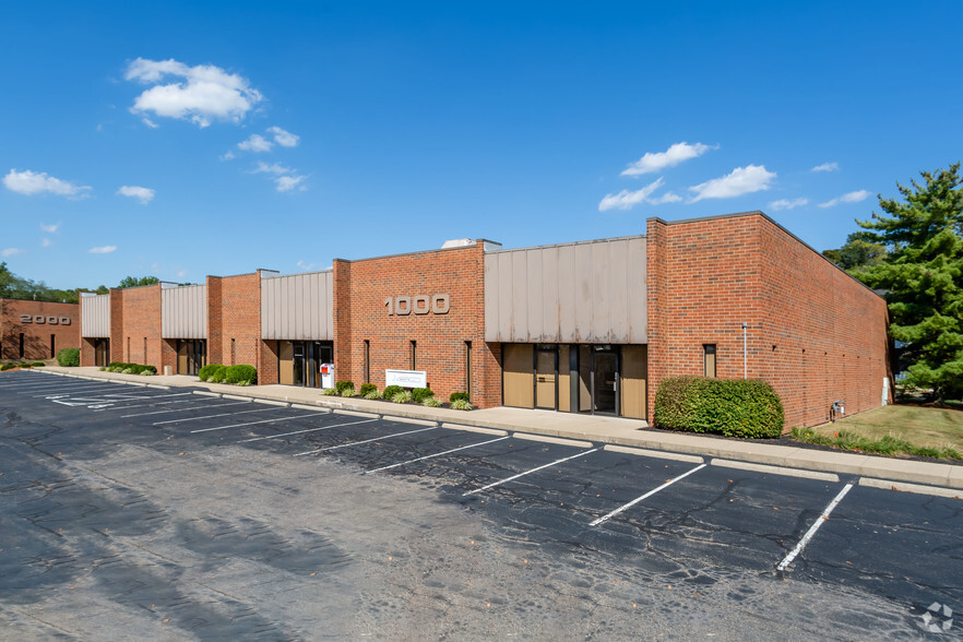 1000 Ford Cir, Milford, OH à vendre - Photo du bâtiment - Image 1 de 1