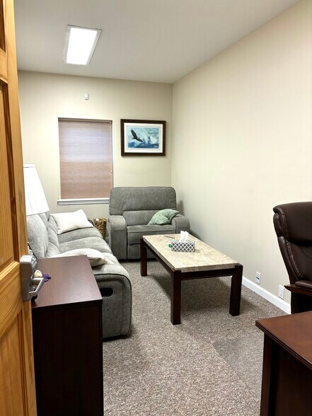 700 Lakeland Ave, Bohemia, NY à louer - Photo du bâtiment - Image 2 de 8