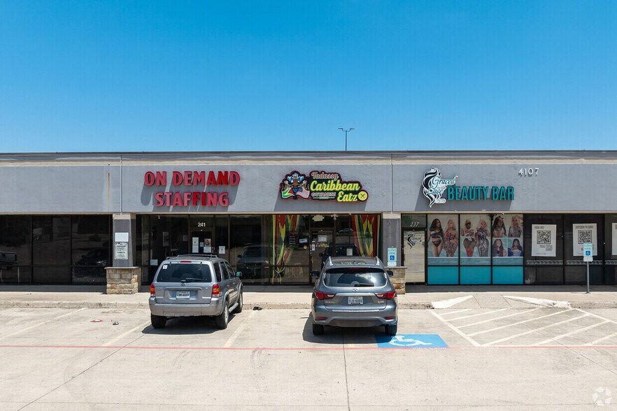 4099-4111 W Camp Wisdom Rd, Dallas, TX à louer - Photo du bâtiment - Image 3 de 15