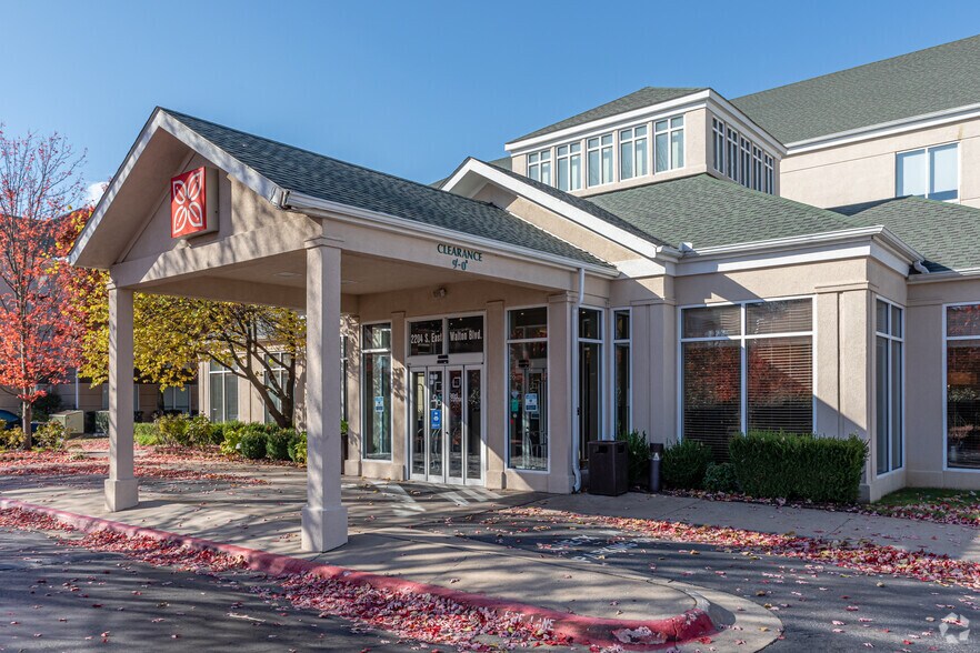 2204 SE Walton Blvd, Bentonville, AR for sale - Primary Photo - Image 2 of 5