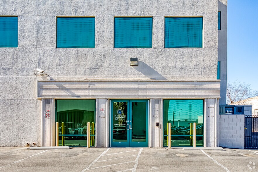 3345 Pepper Ln, Las Vegas, NV à vendre - Photo du bâtiment - Image 3 de 8