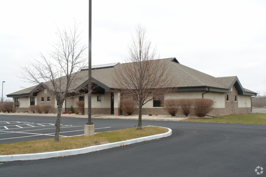 1620 N Shawano St, New London, WI à vendre - Photo du bâtiment - Image 3 de 14