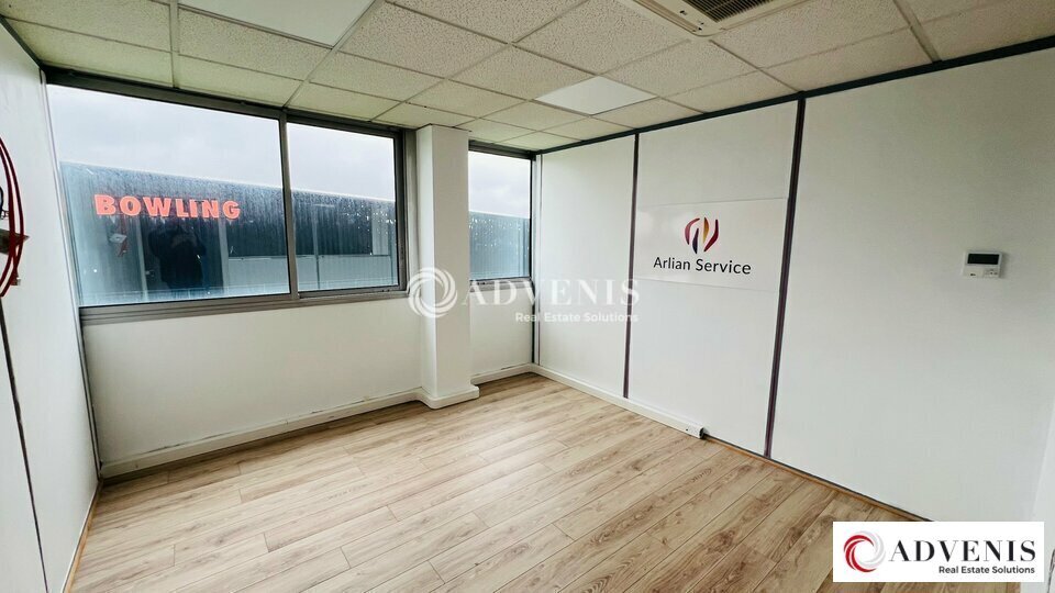 Office in Bordeaux for lease - Interior Photo - Image 3 of 7