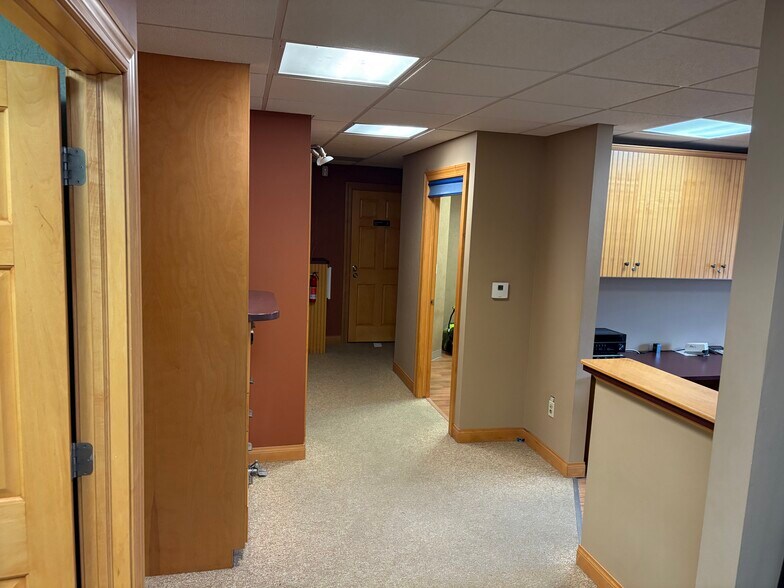 304 N Rapids Rd, Manitowoc, WI à louer - Photo intérieure - Image 3 de 12