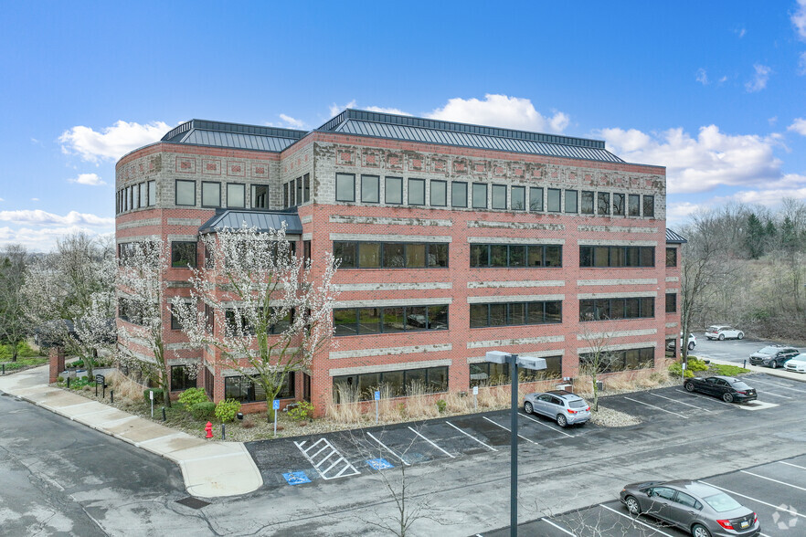 1603 Carmody Ct, Sewickley, PA for lease - Building Photo - Image 2 of 8