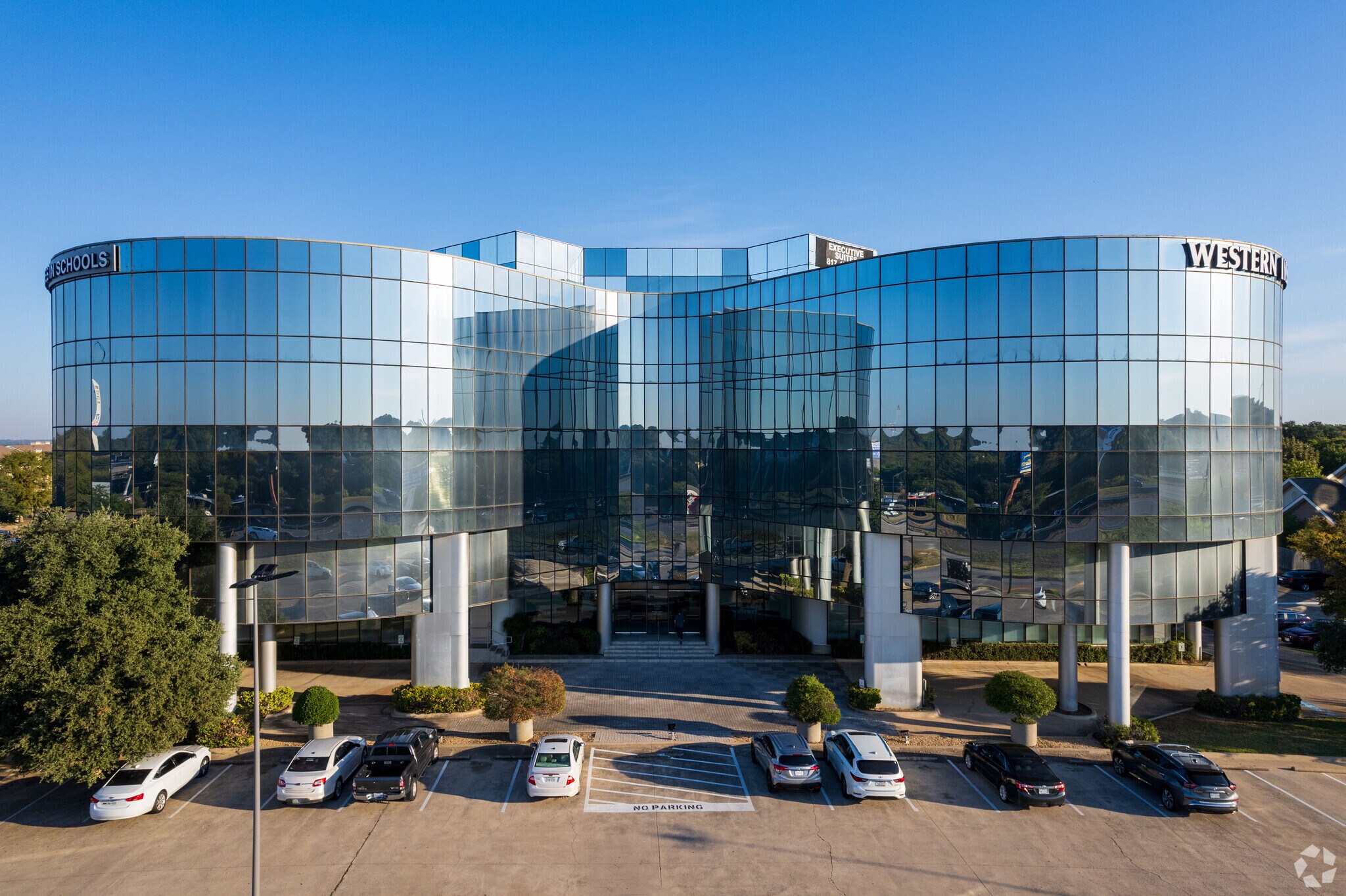 5601 Bridge St, Fort Worth, TX à louer Photo du bâtiment- Image 1 de 9