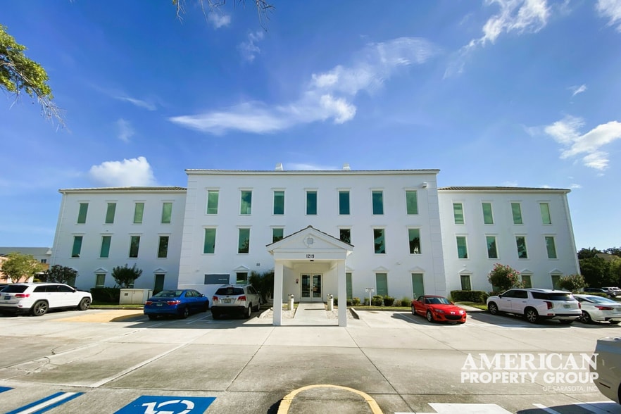1219 S East Ave, Sarasota, FL à vendre - Photo du bâtiment - Image 1 de 1