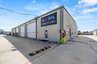 11703-11711 Spring Cypress Rd, Tomball, TX for lease Building Photo- Image 1 of 11