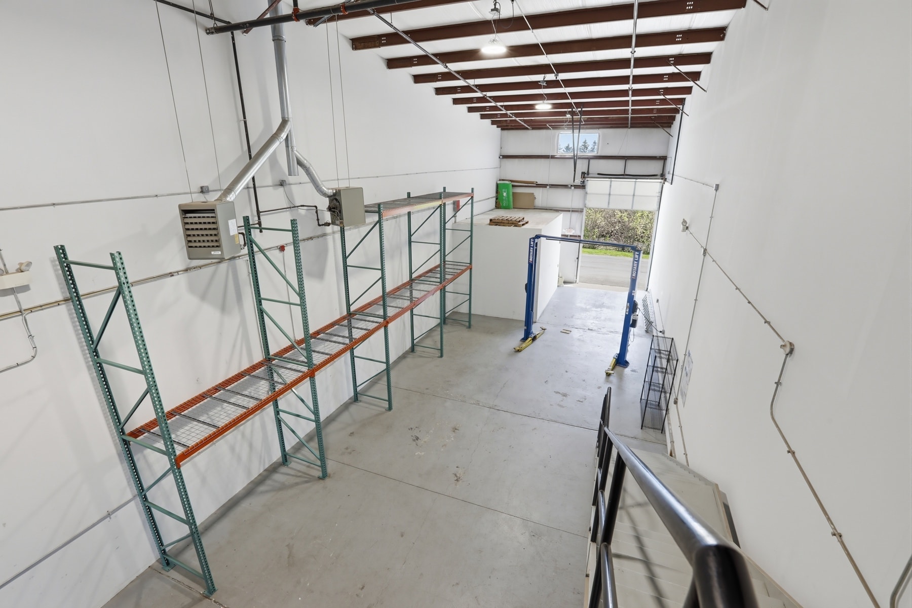 18 Graf Rd, Newburyport, MA for lease Interior Photo- Image 1 of 16