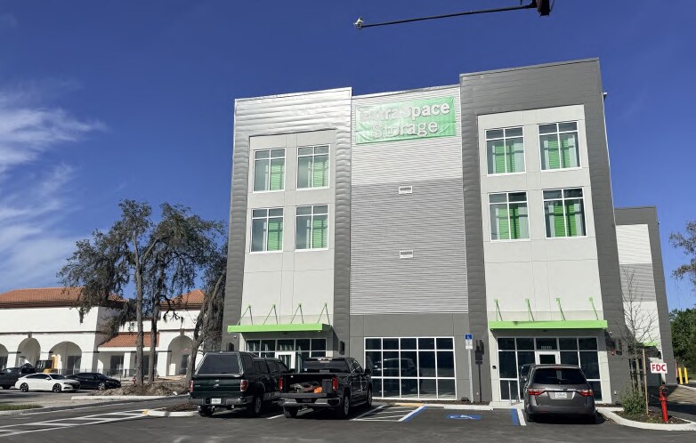 11810 N Dale Mabry Hwy, Tampa, FL à louer - Photo du bâtiment - Image 2 de 5