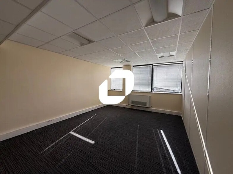 1 Rue De La Croix Des Maheux, Cergy for lease - Building Photo - Image 2 of 52