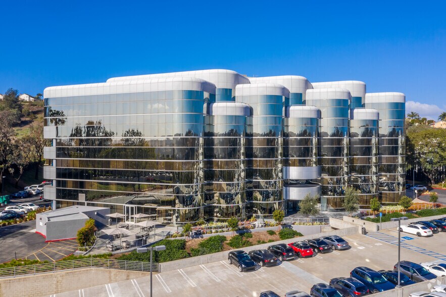 28202 Cabot Rd, Laguna Niguel, CA à louer - Photo du bâtiment - Image 2 de 21