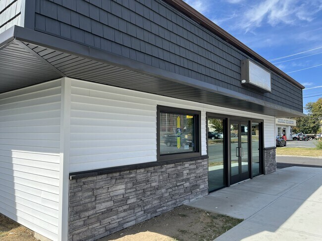 Plus de détails pour 369 2nd Ave, Troy, NY - Commerce de détail à louer