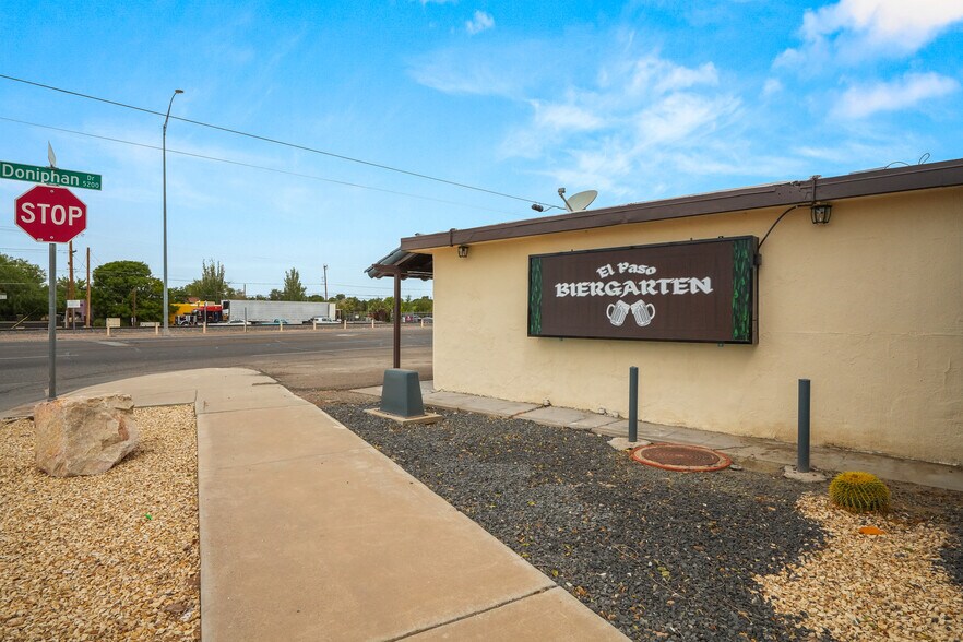 5200 Doniphan Dr, El Paso, TX à vendre - Photo du bâtiment - Image 3 de 110