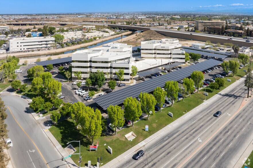 4900 California Ave, Bakersfield, CA à louer - Aérien - Image 3 de 17