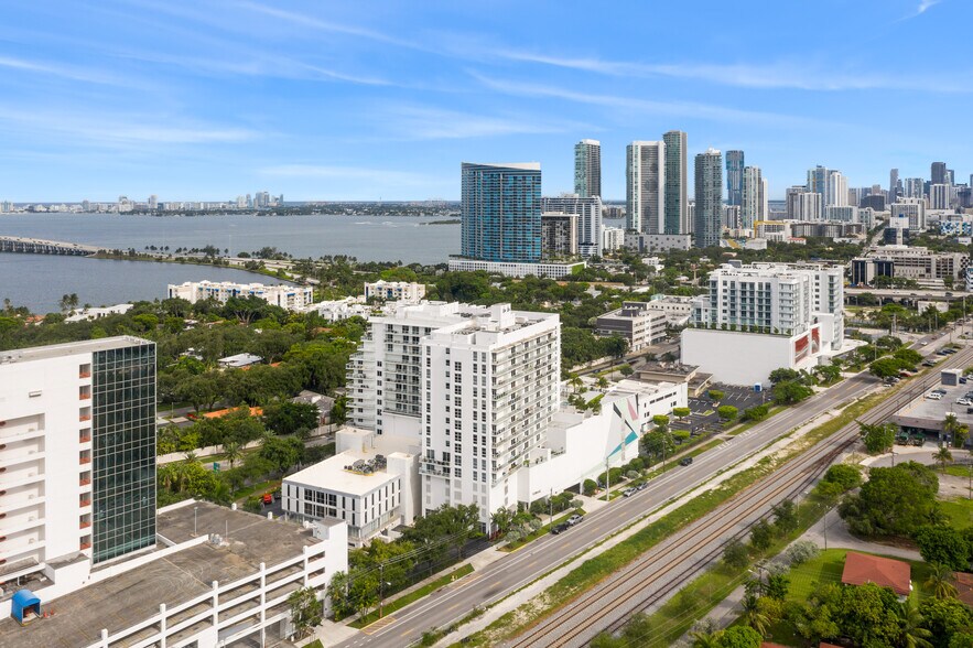 4300 Biscayne Blvd, Miami, FL à louer - Photo du bâtiment - Image 2 de 9